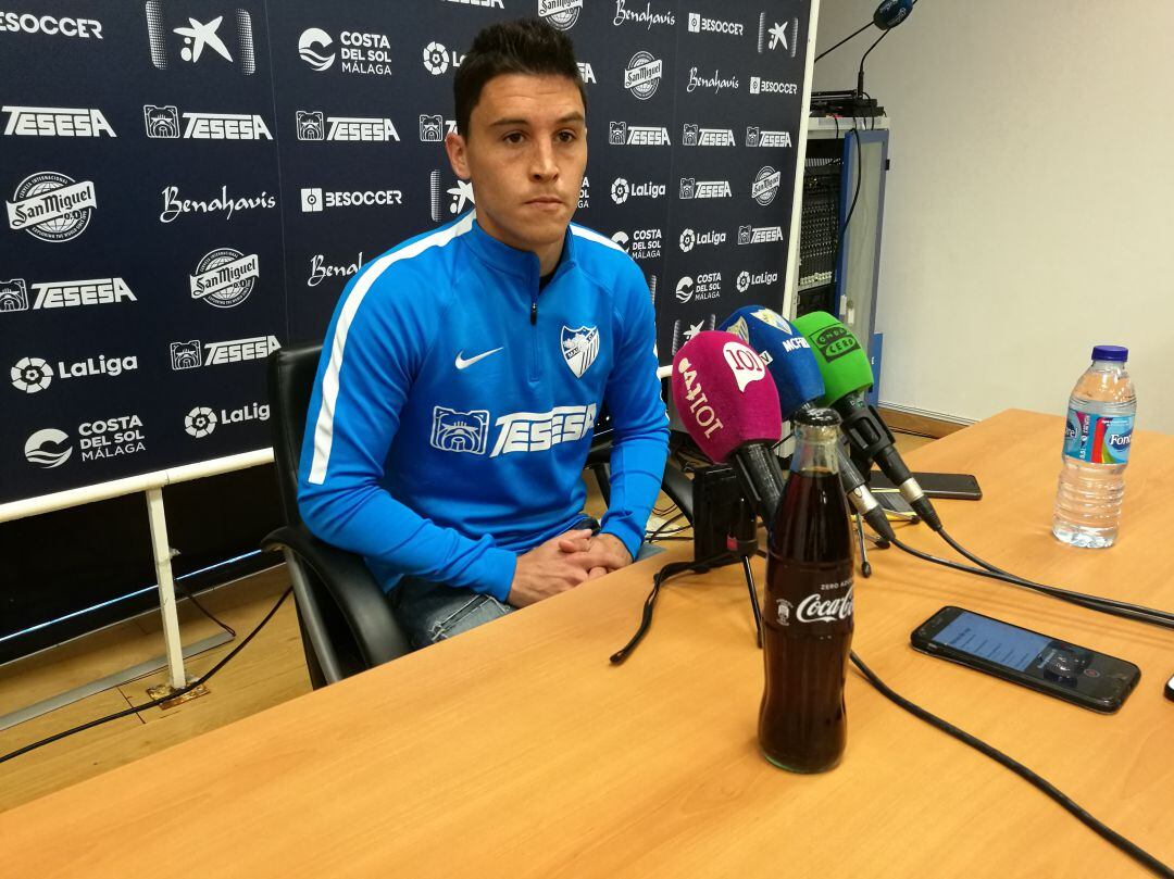 Fede Ricca, antes de contestar las preguntas de los medios