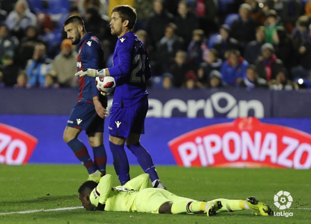 Aitor Fernández ante el Barça