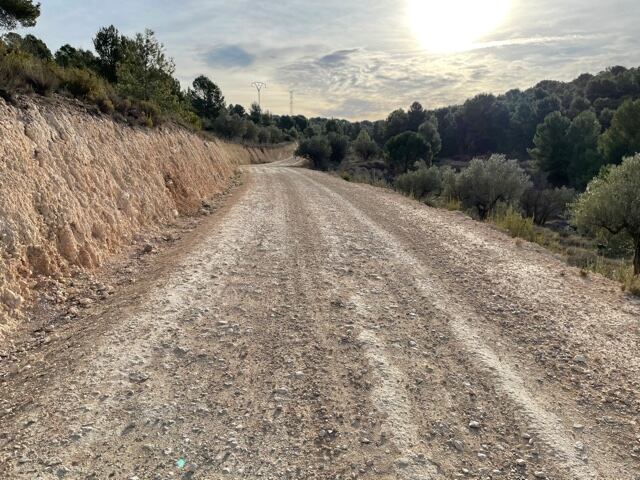 Medio Ambiente de Petrer acomete obras para la mejora del camino rural de L'Avaiol