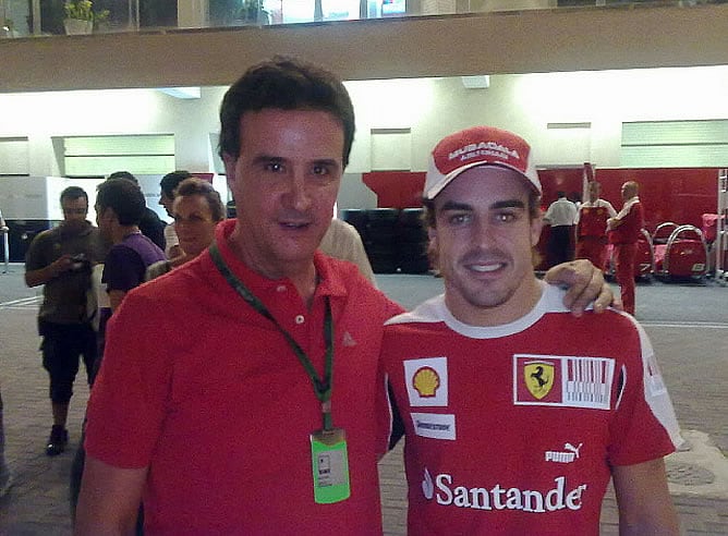 José Ramón de la Morena, junto a Fernando Alonso en Abu Dabi