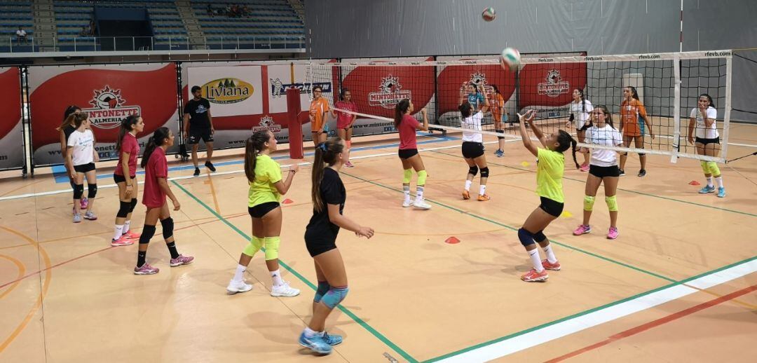 Las jugadoras del Mintonette han comenzado la temporada.