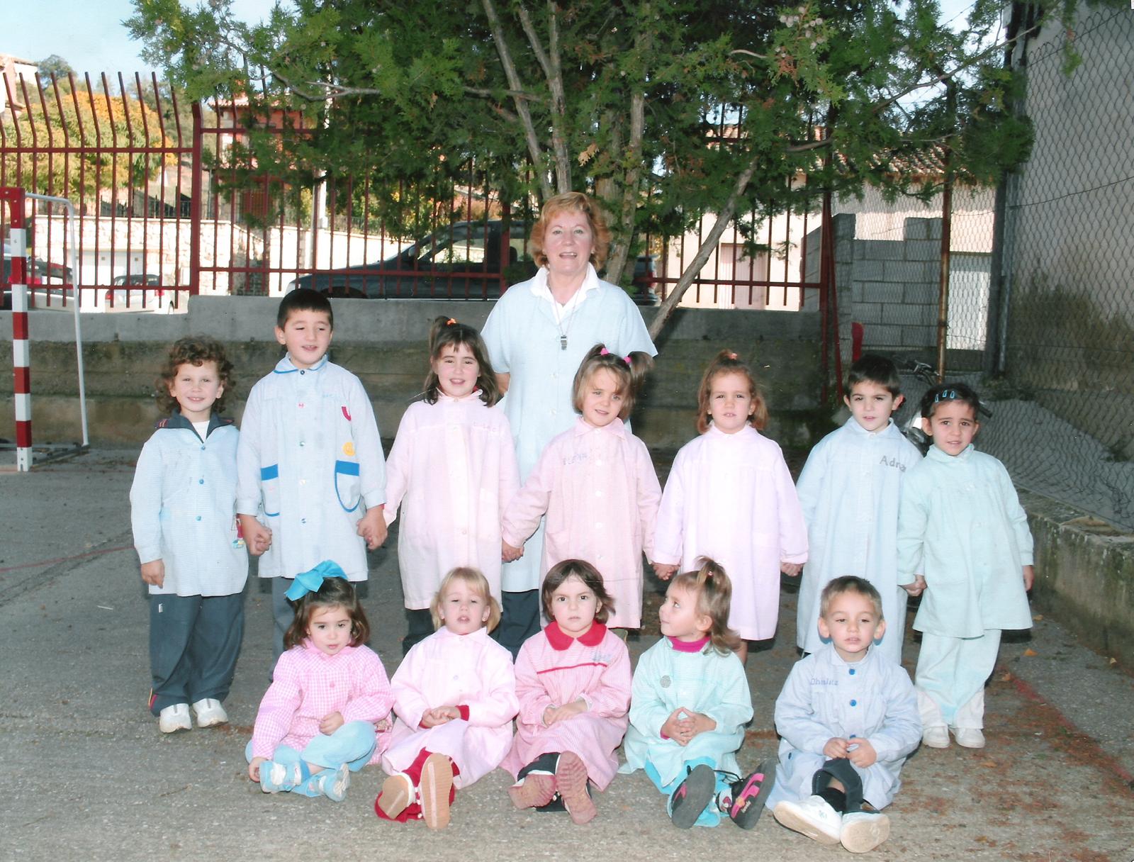 Pilar, en una foto en el patio del colegio