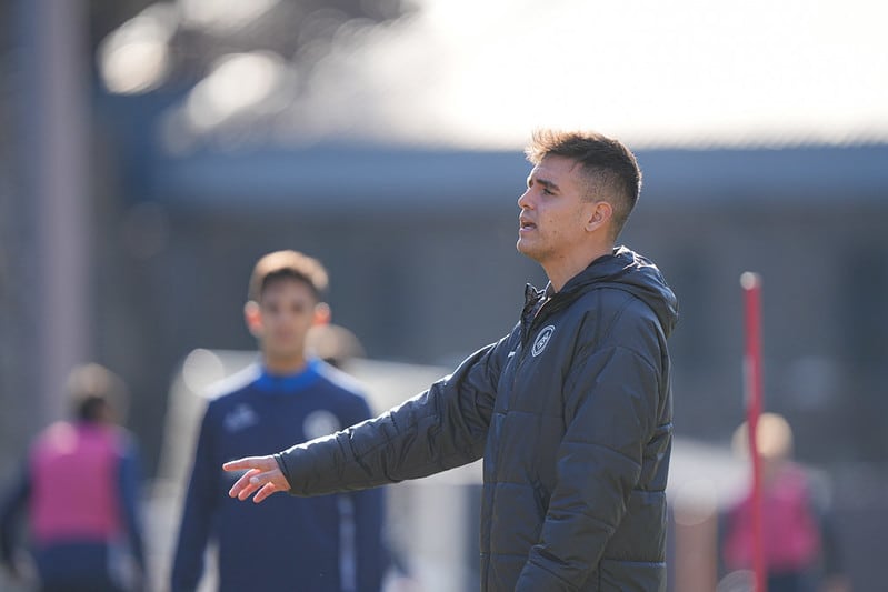 El tècnic tricolor, Carles Manso, durant l'entrenament d'ahir