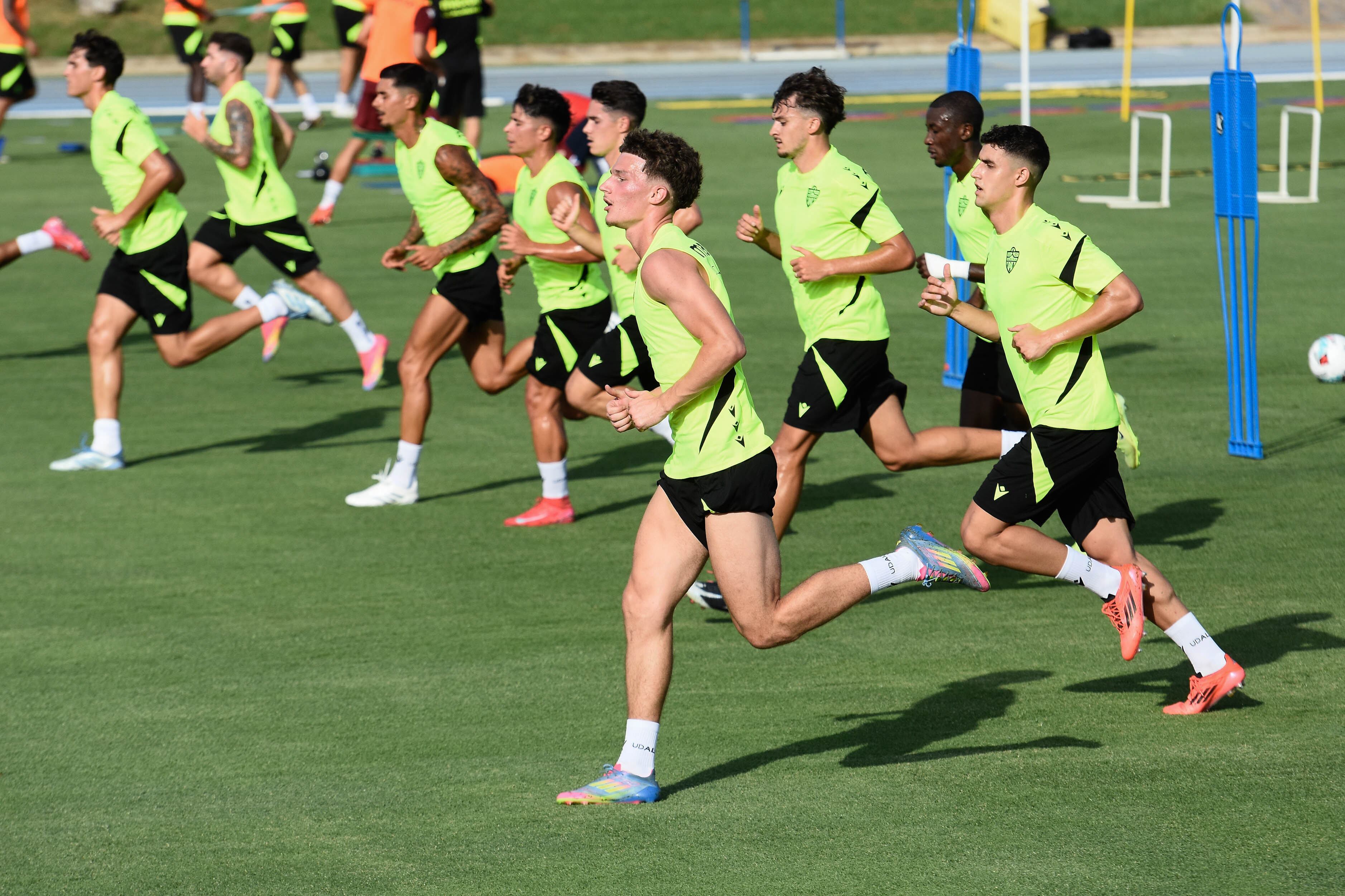 El Almería 25-26 se pone en marcha en el Anexo Mediterráneo.