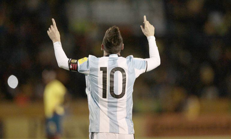 Messi celebra su tercer gol contra Ecuador 