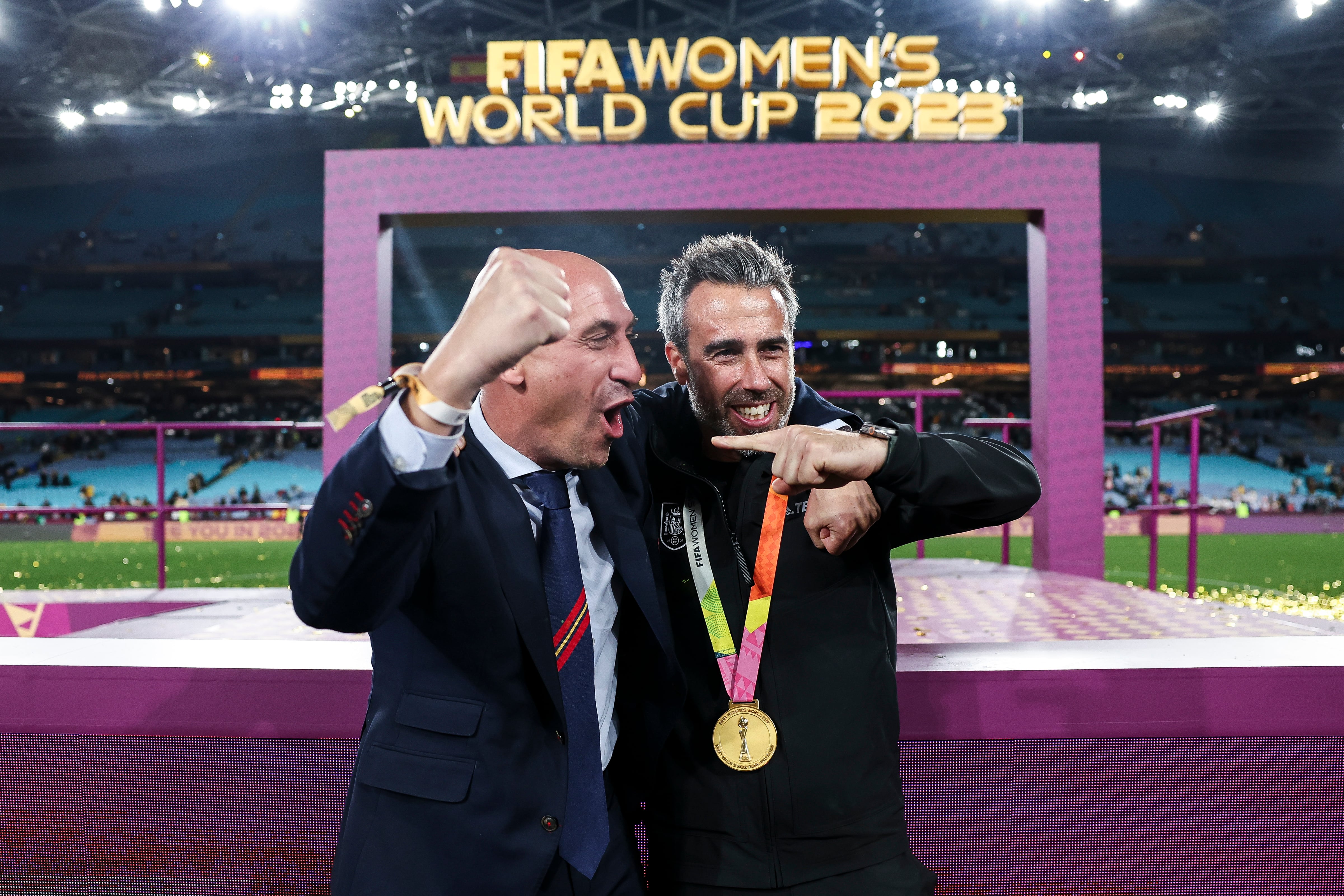 Luis Rubiales y Jorge Vilda celebran el Mundial de la Selección. (Photo by Maja Hitij - FIFA/FIFA via Getty Images)