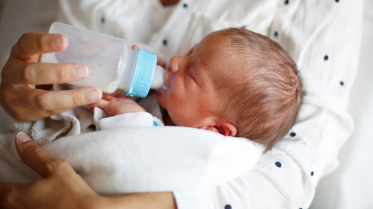 Cinco bebés, ingresados en la Arrixaca tras presentar síntomas de malestar gastrointestinales tras consumir leche intoxicada por una toxina