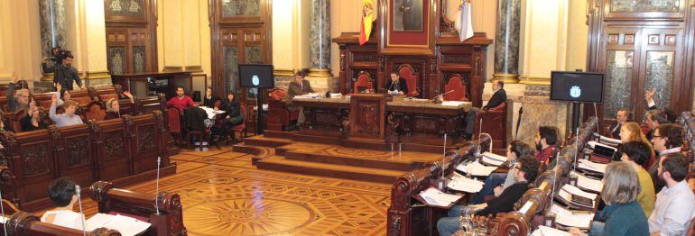 Votación en el Pleno municipal de A Coruña. Foto de archivo