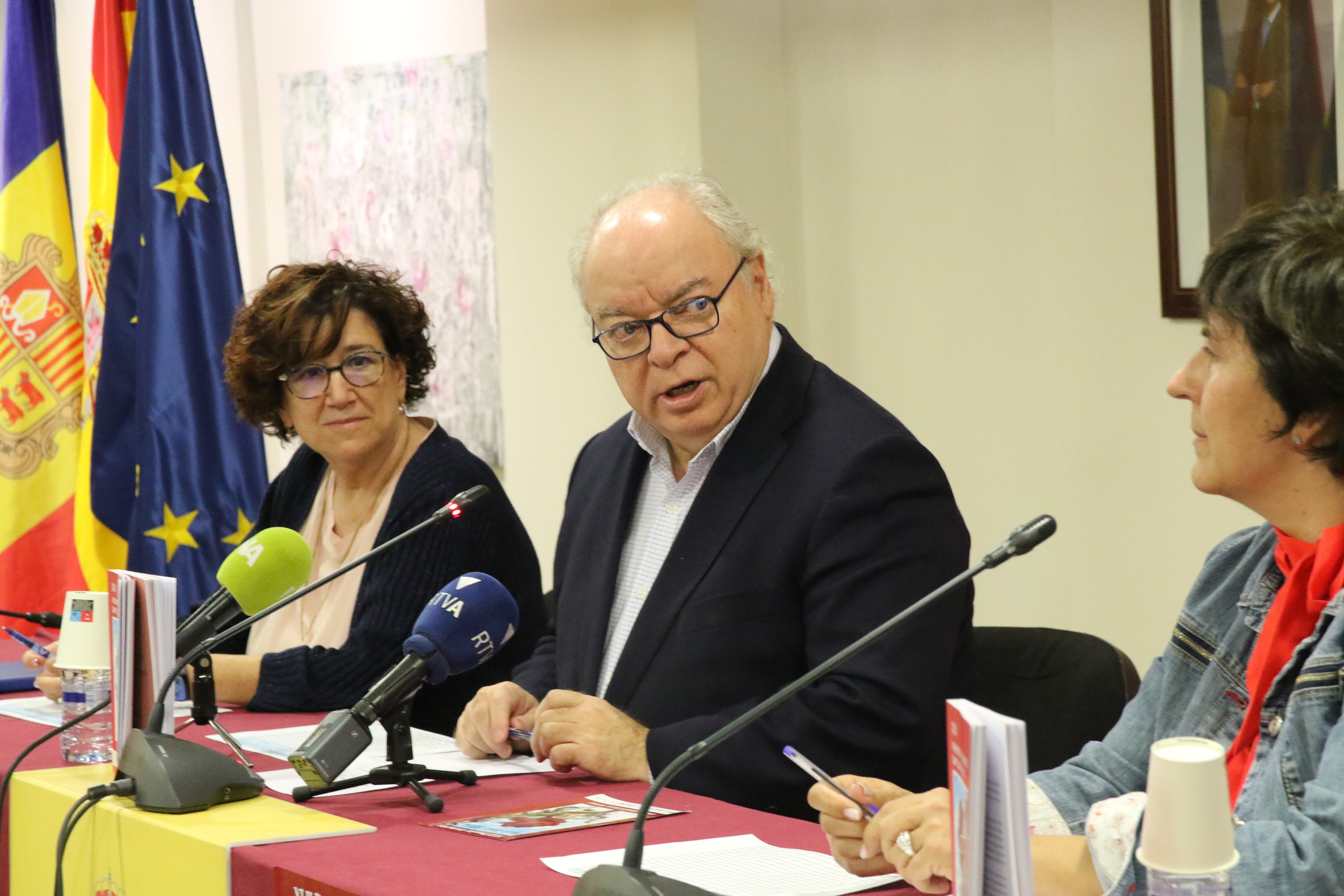 La consellera d'Educació de l'Ambaixada d'Espanya a Andorra, María Dolores López Sanz i l'ambaixador d'Espanya a Andorra, Carlos Pérez-Desoy