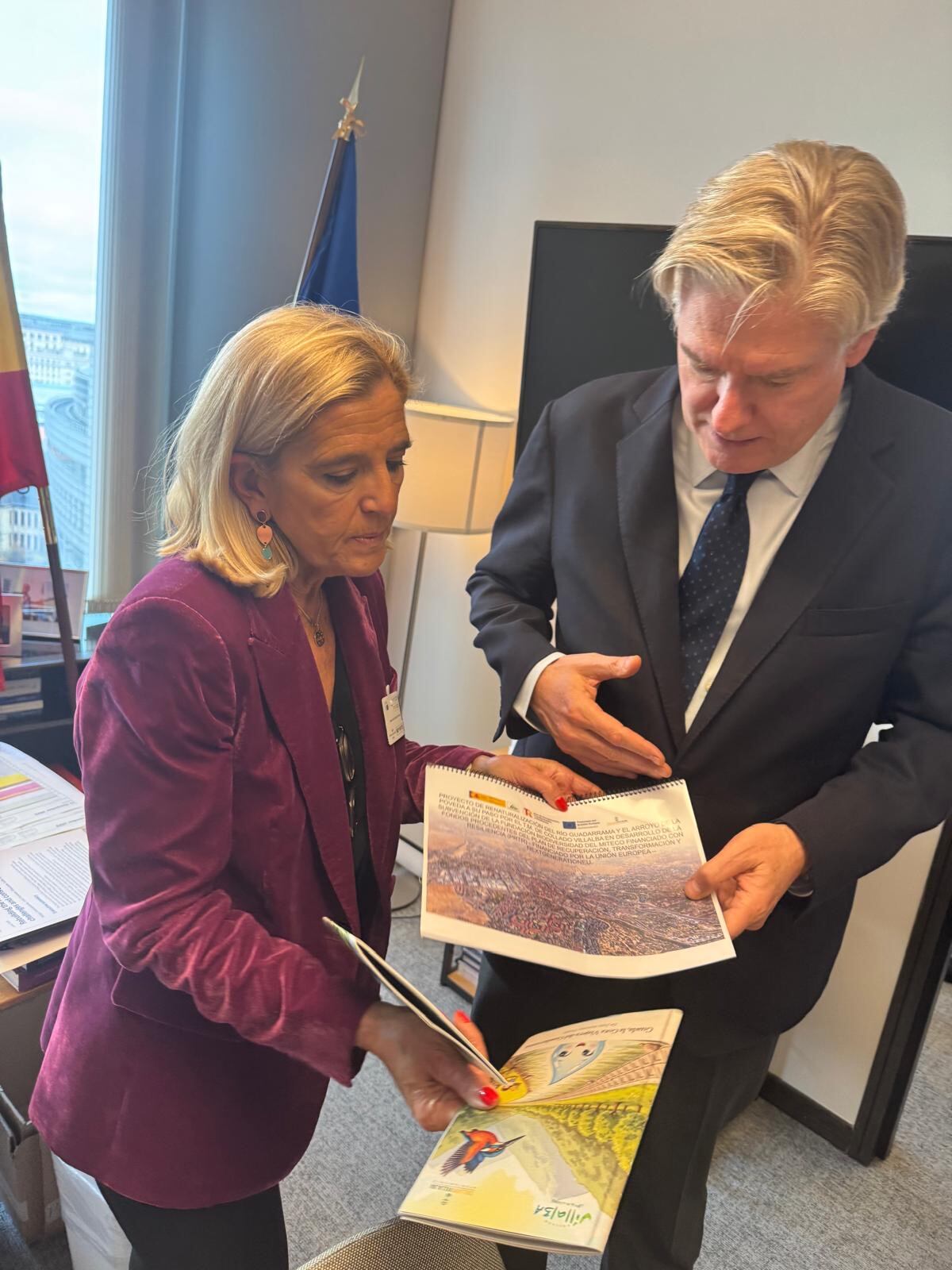 La alcaldesa de Collado Villalba, Mariola Vargas junto al eurodiputado Antonio López-Isturiz