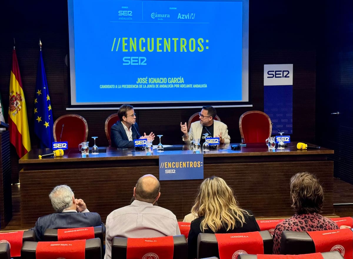 El salón de actos de la Cámara de Comercio de Sevilla ha acogido el Encuentro SER protagonizado por el candidato de Adelante Andalucía a la presidencia de la Junta, José Ignacio García