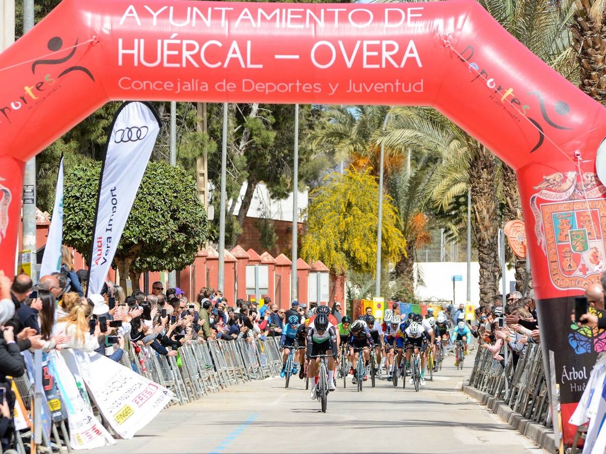 La caravana del Campeonato de España Máster de ciclismo comienza a llegar