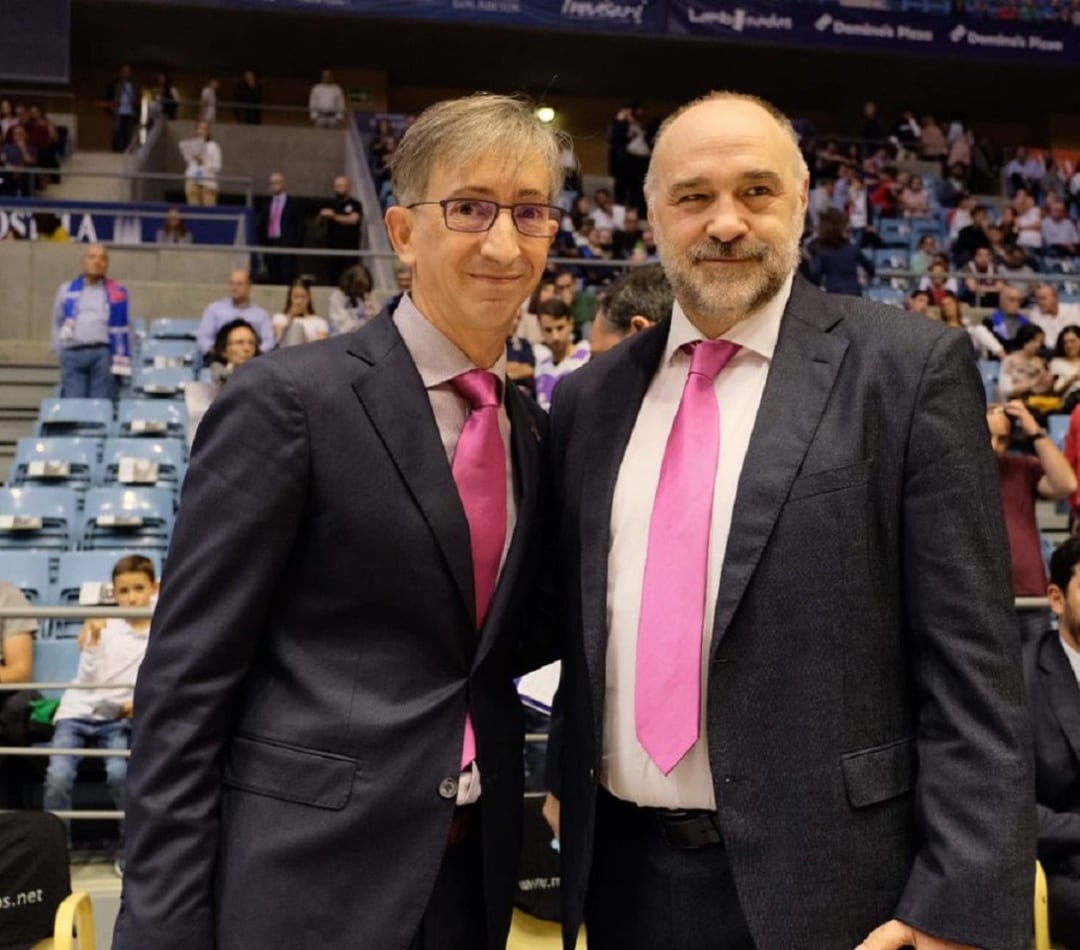 Moncho Fernández y Pablo Laso, en el partido de la primera vuelta en Sar