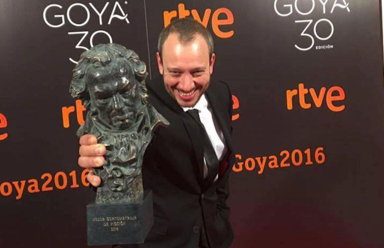 José Luís Montesinos amb el Premi Goya.