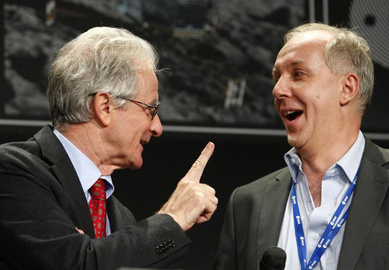 Rosetta mission Head of Mission Operations Paolo Ferri and landing project manager Stephan Ulamec (R) speak before a news conference at the European Space Agency (ESA) headquarters in Darmstadt, after the successful landing of the Philae lander on comet 6