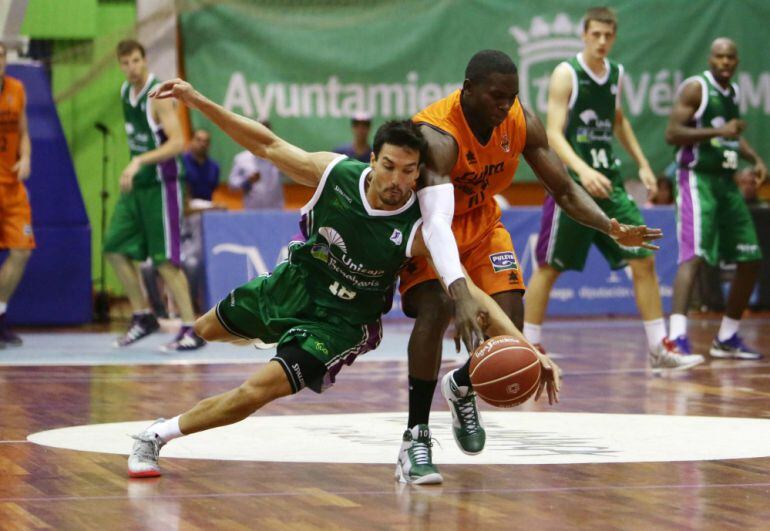El Unicaja contra el Valencia Basket en el Costa del Sol