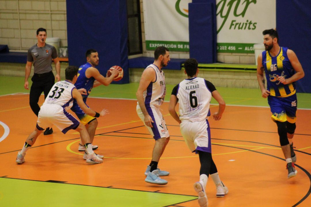 Lance del partido del UpB Gandia contra el Alginet