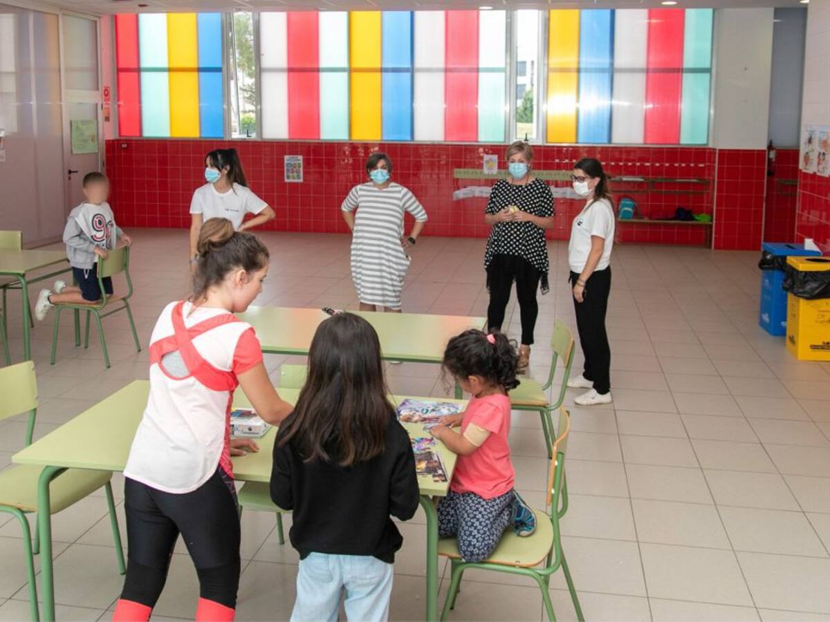 La Fiscalía recuerda que no llevar a los niños a clase sin justificación puede llegar a ser delito