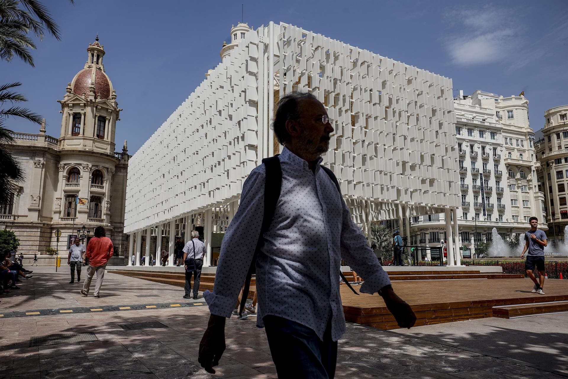 Imagen de archivo de la instalación efímera &#039;Ágora València&#039; creada con motivo de la Capitalidad Mundial del Diseño 2022 e instalada en la plaza del Ayuntamiento de esta ciudad