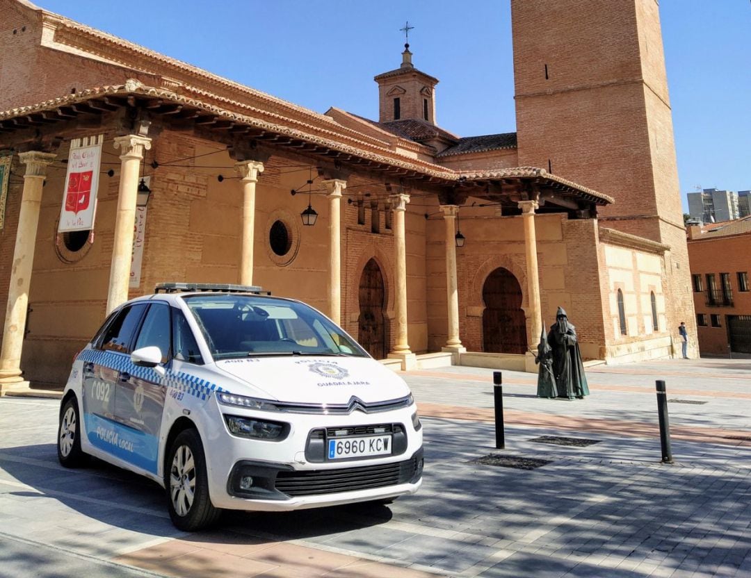 Patrulla Policía Local junto a la Concatedral de Santa María