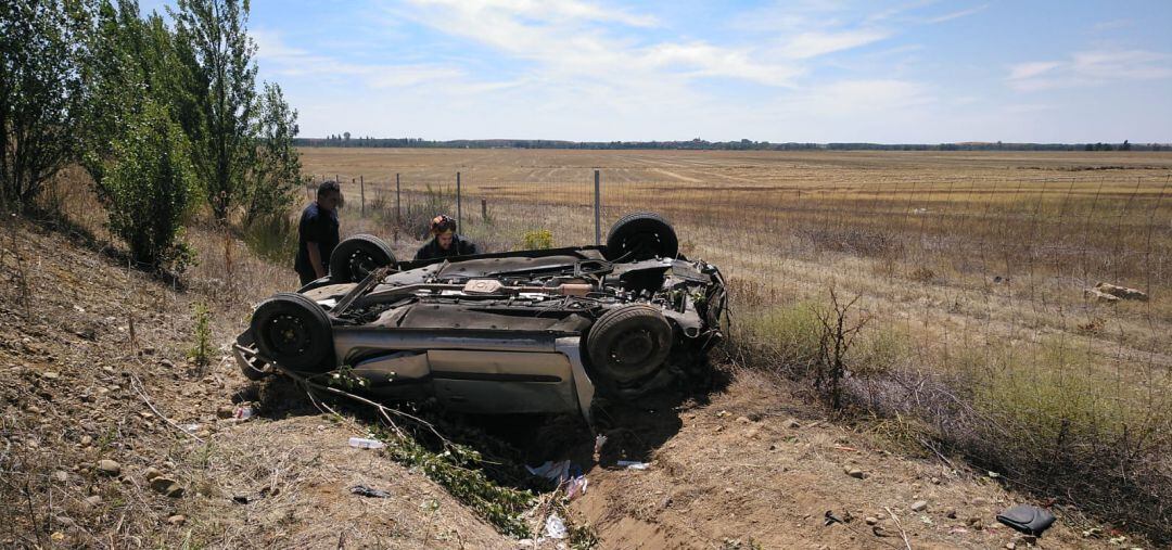 Accidente de tráfico en la A-67, en Osorno (Palencia), en el que tres personas resultaron heridas