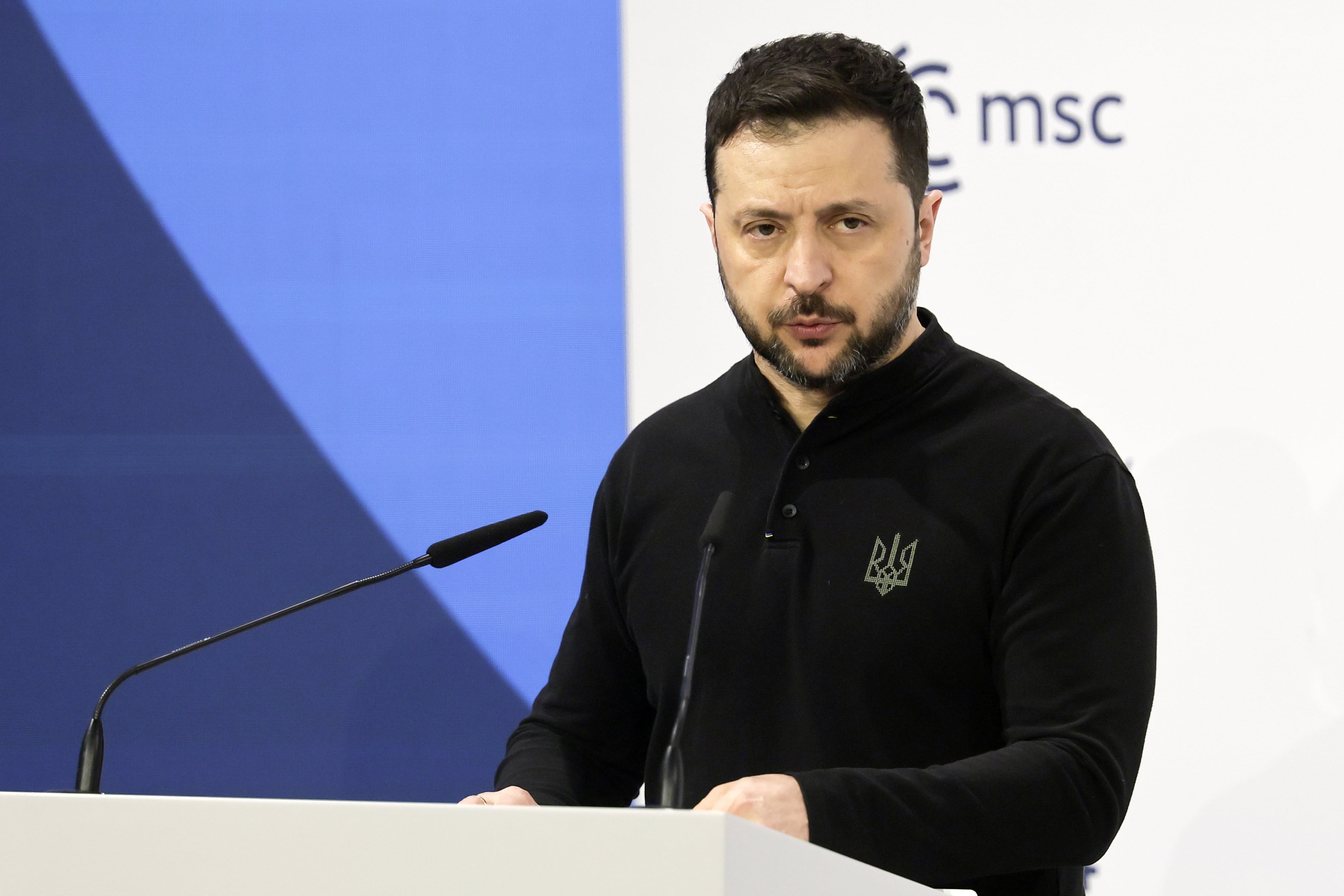 El presidente de Ucrania Volodymyr Zelensky interviene durante la Conferencia de Seguridad de Munich 2025 este sábado 15 de febrero en Munich. EFE/RONALD WITTEK