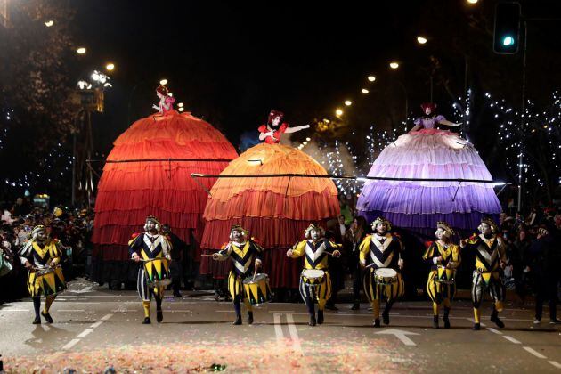 Los Reyes Magos protagonizan su tradicional cabalgata del 5 de enero por el madrileño Paseo de la Castellana