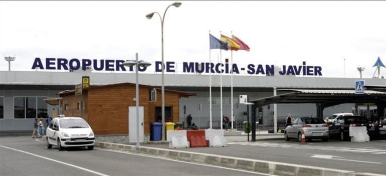 El tráfico de pasajeros en el Aeropuerto de Murcia-San Javier crece un 13,4% entre enero y abril