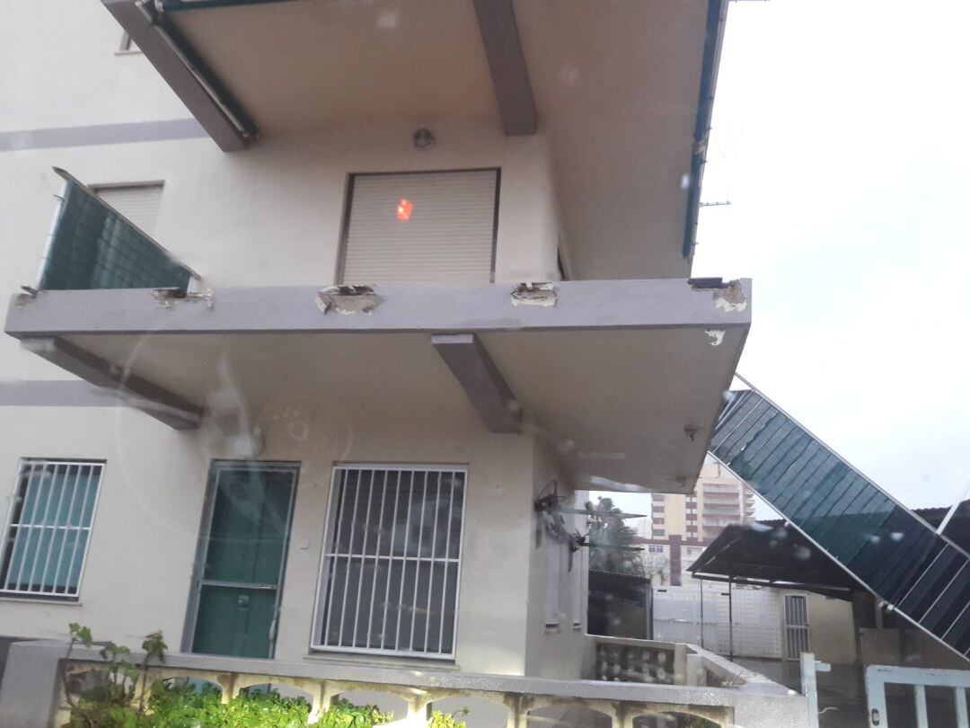 Efectos del fuerte viento en la playa de Tavernes 