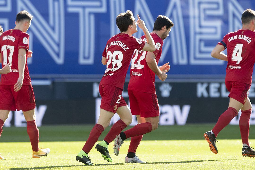 Javi Martinez celebra su gol al Espanyol con los centrales de la Copa detrás que apuntan ahora a la Liga 