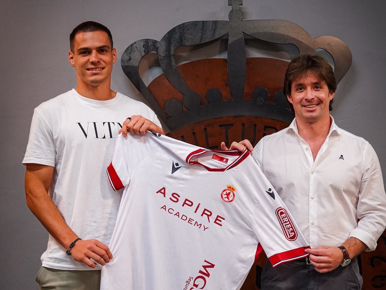 Paraschiv junto a José Manzanera