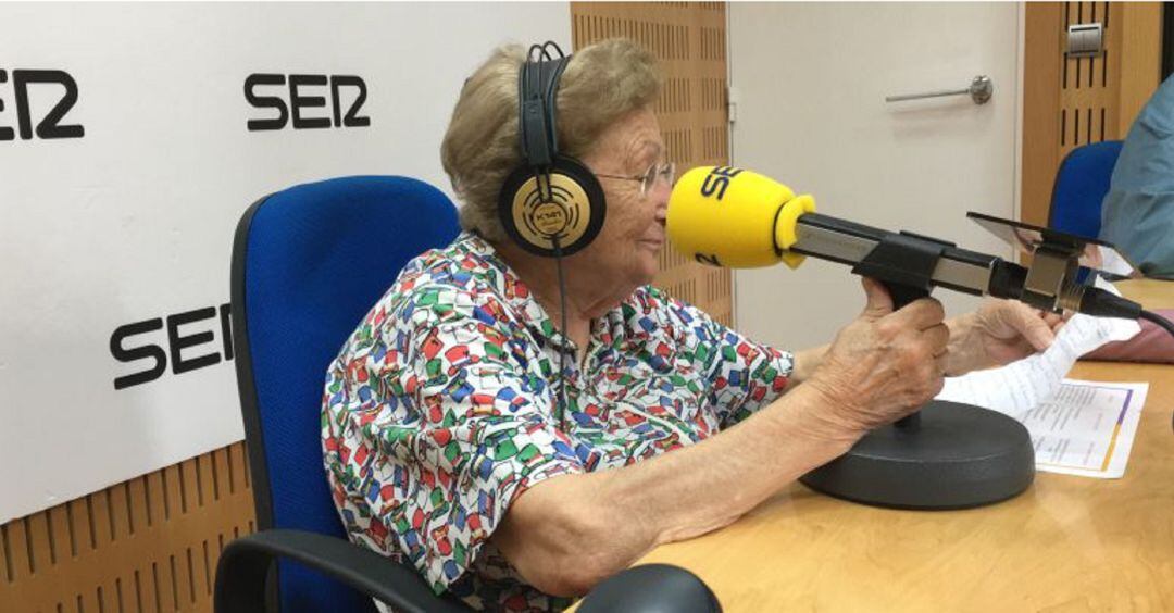 Pepita Esparza, fundadora de la Asociación Neri, en los estudios de Radio Murcia en 2016