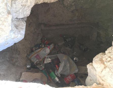 Basura en el entorno del Castillo