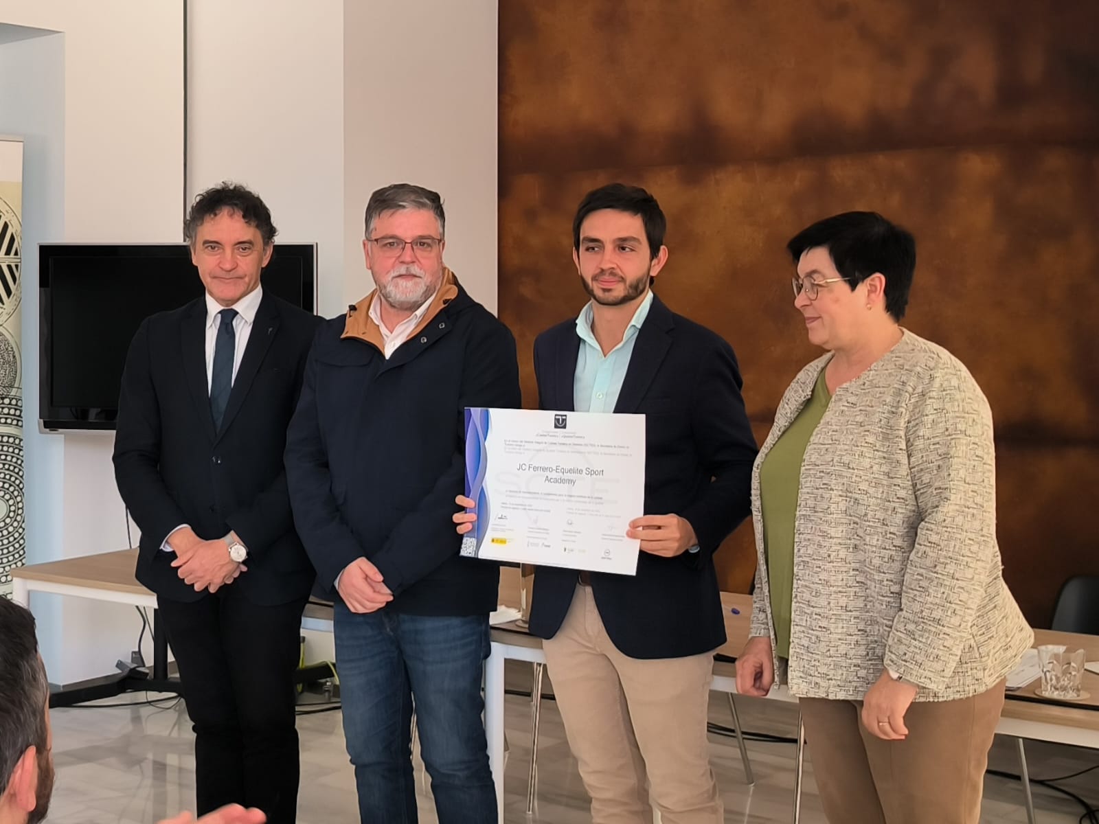 Momento de la entrega de los diplomas Sicted