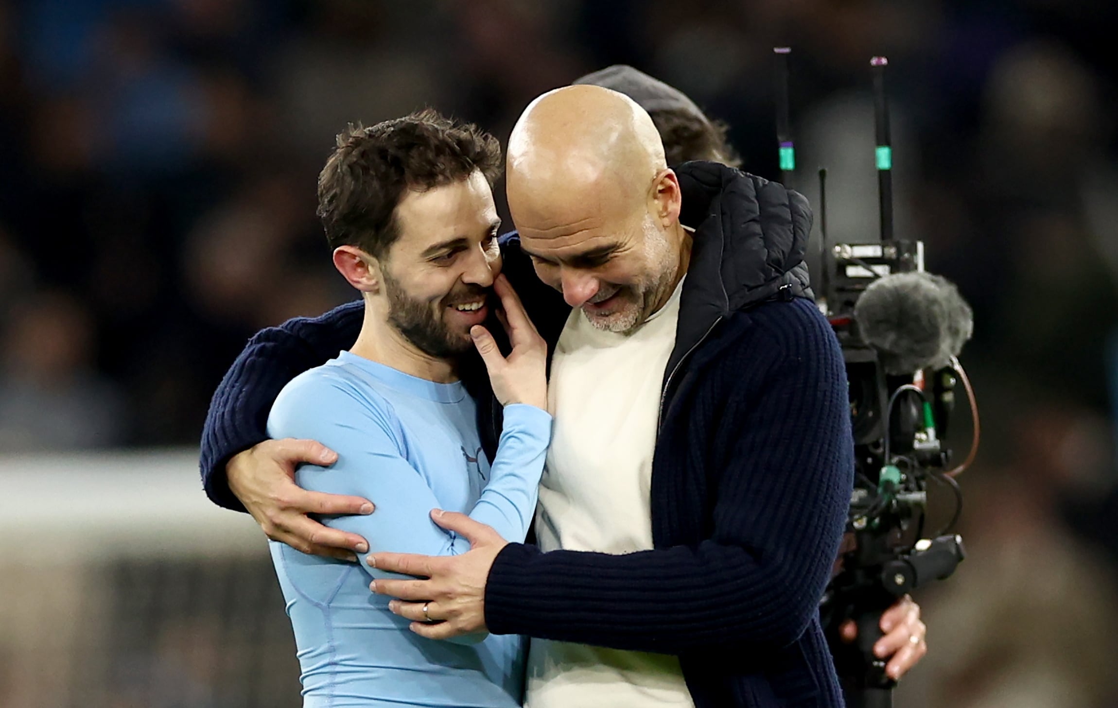 Pep Guardiola y Bernardo durante un encuentro de Champions