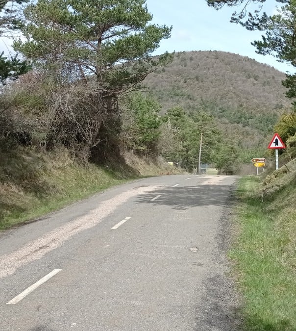 Esta carretera secundaria esta registrando un alto grado de tráfico