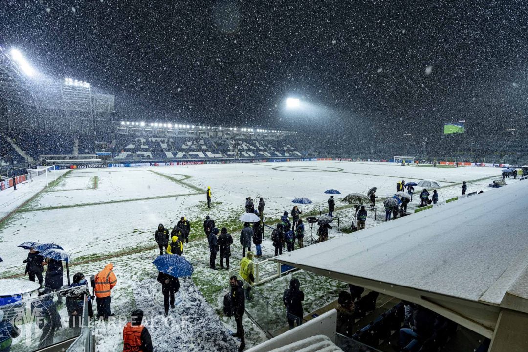 El campo del Atalanta quedó completamente cubierto por la nieve