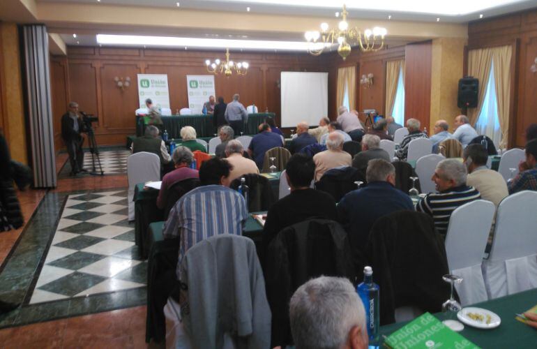 Reunión de ganaderos convocados por Unión de Uniones en Plasencia