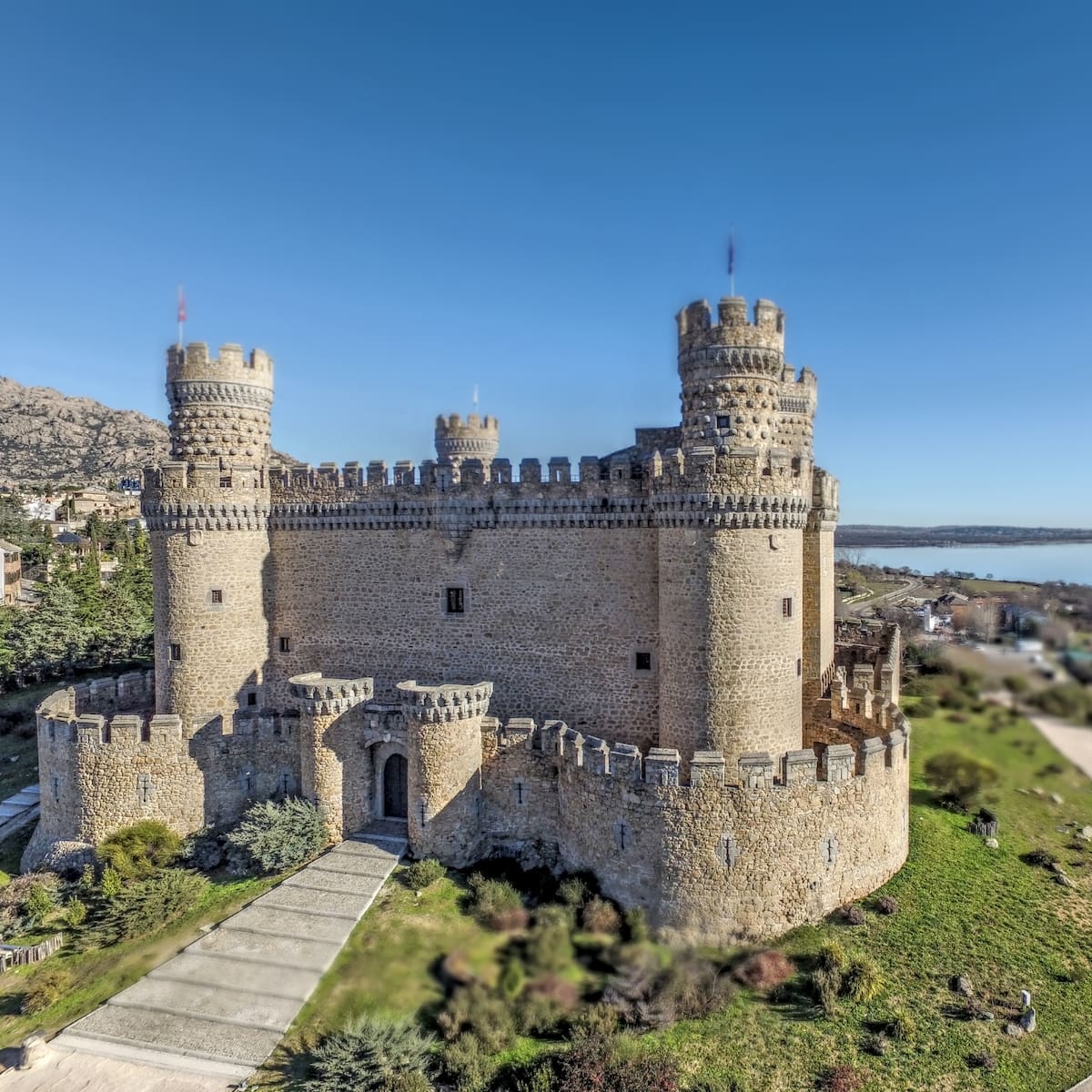 Manzanares El Real promociona en FITUR sus monumentos, embutidos, cervezas o mieles