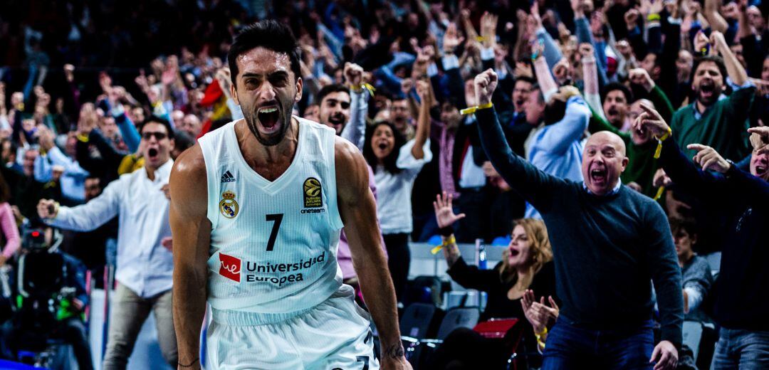 Campazzo celebra una canasta ante el Barcelona