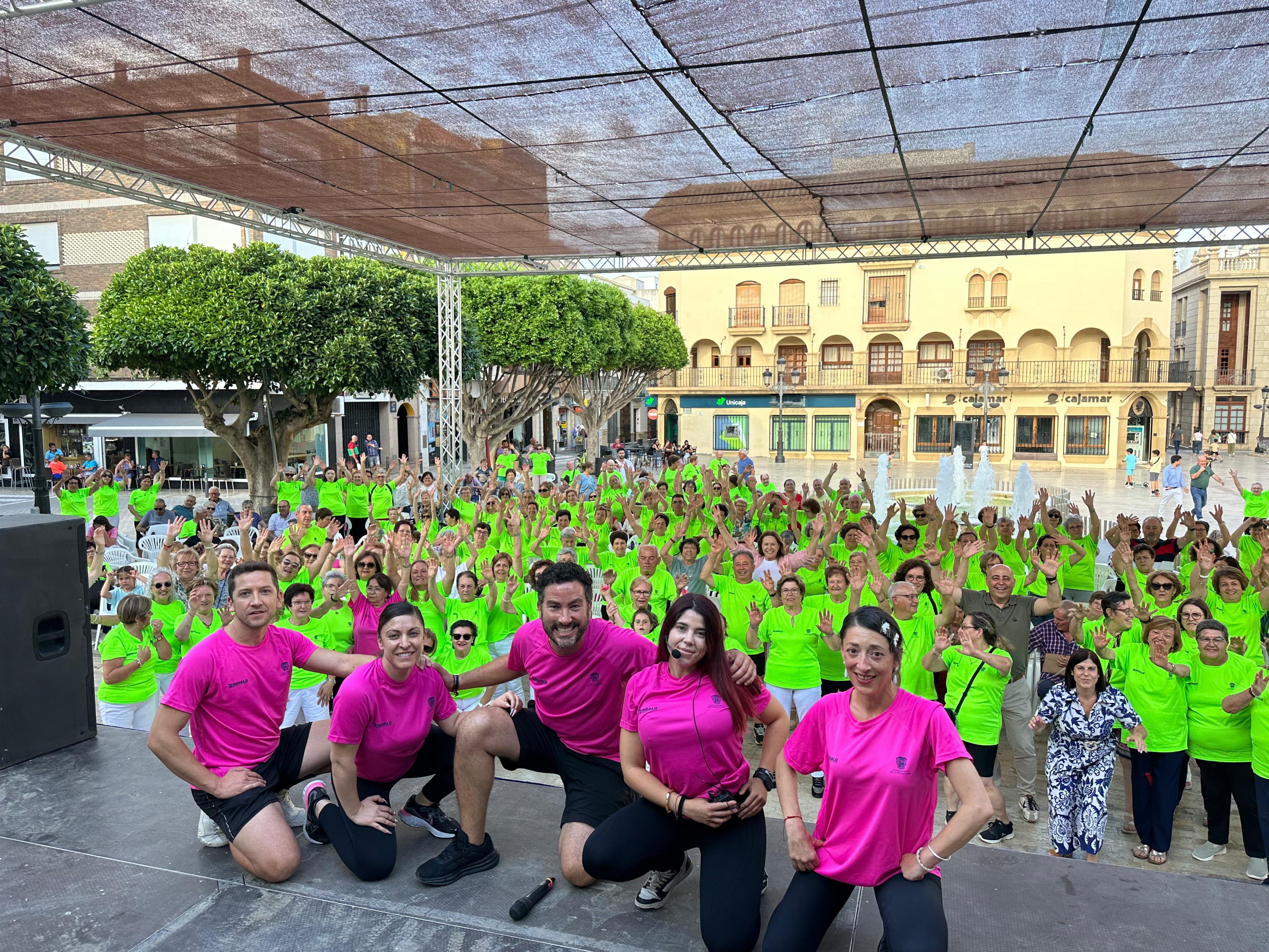 Los mayores de Huércal-Overa despiden el curso practicando deporte