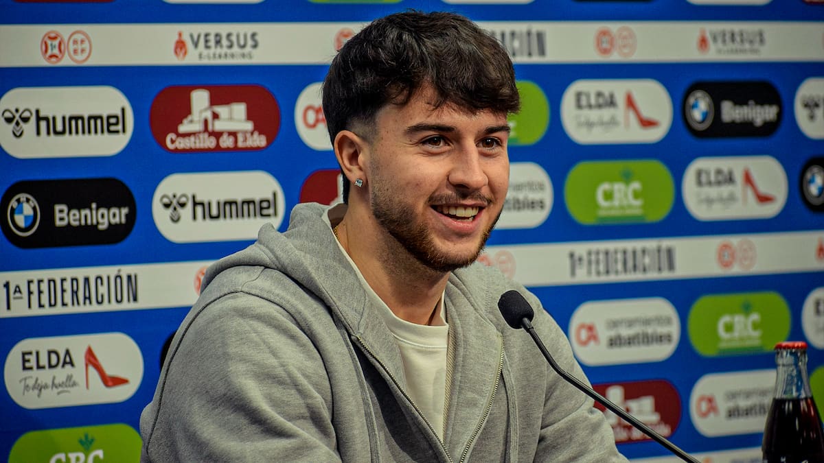 Presentación de Hugo Alba como futbolista del Eldense