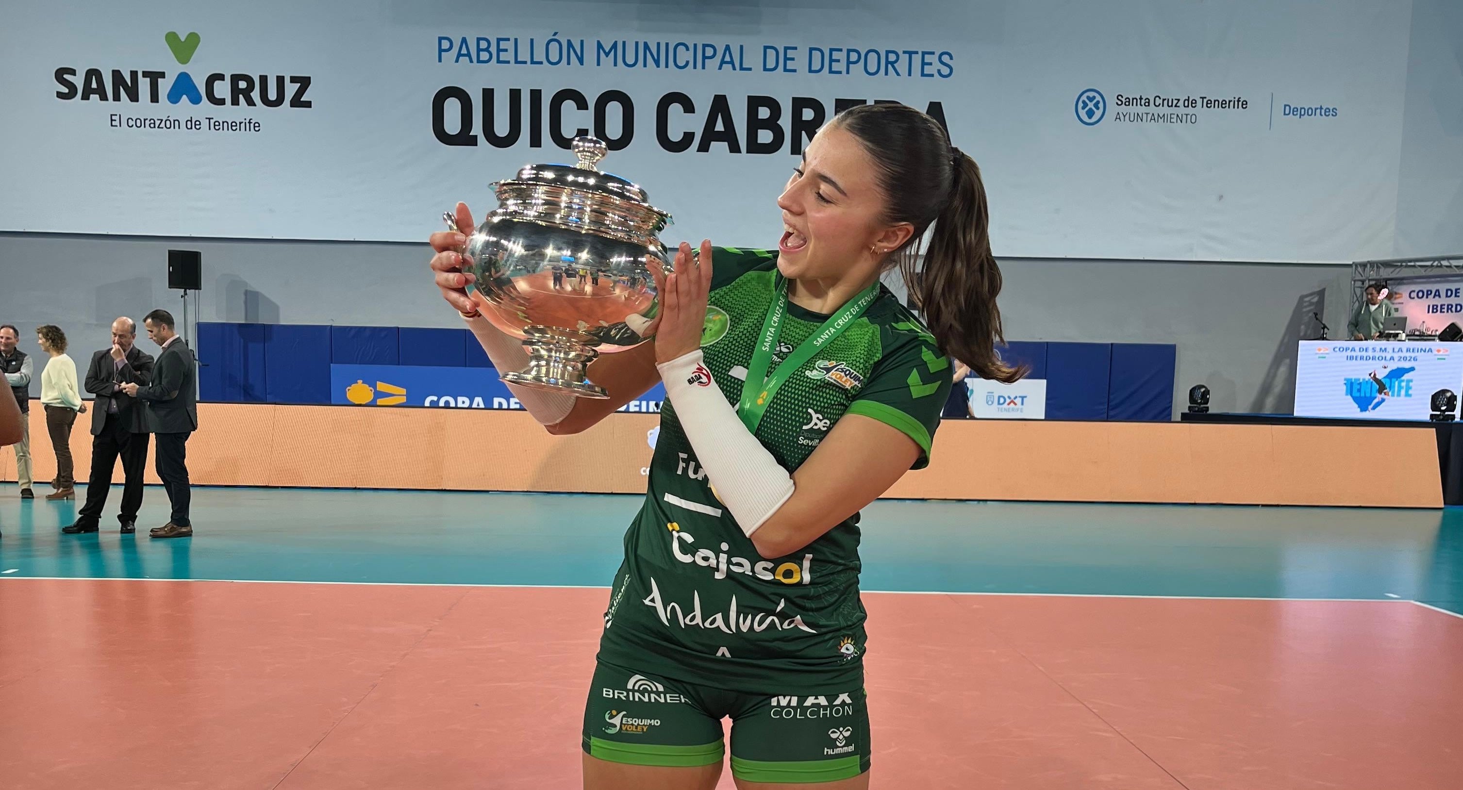 Irene de Blas Gálvez, emocionada con la Copa de la Reina.
