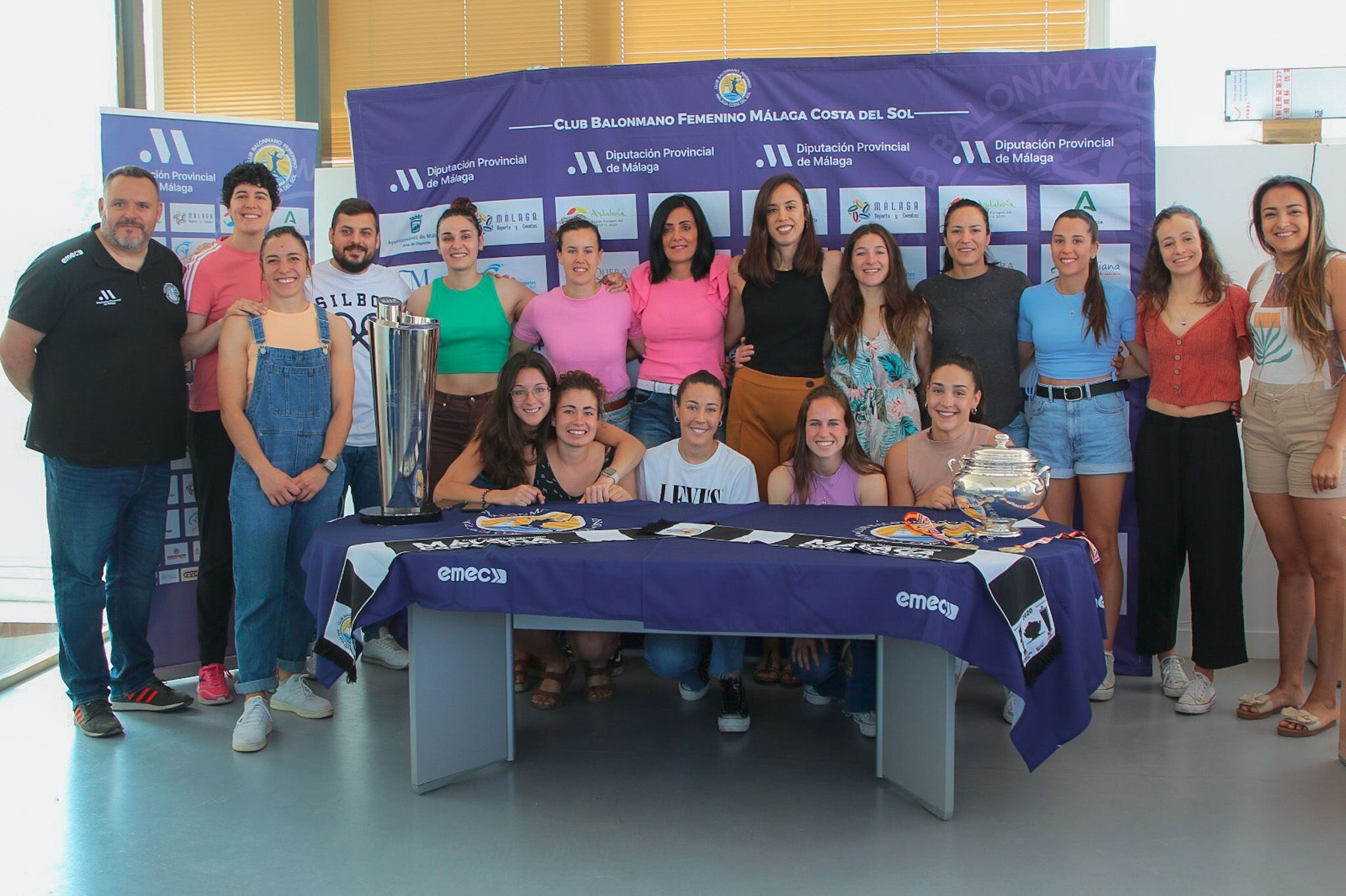 La jugadora del Costa del Sol Paula García se retira del balonmano profesional este viernes en el último partido de Liga