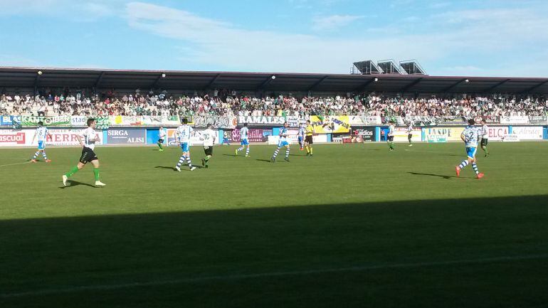 Instante del encuentro de la 34ª jornada de liga de la temporada 2017-2018 entre la Arandina y el Rancing en El Montecillo.