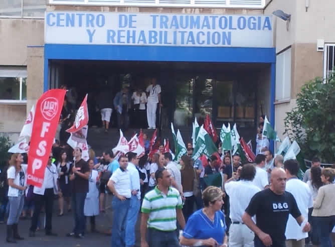 La concentracion convocada a las 11:30 a las puertas del edificio de traumatologia del hospital Nuestra Señora de la Candelaria, en Tenerife