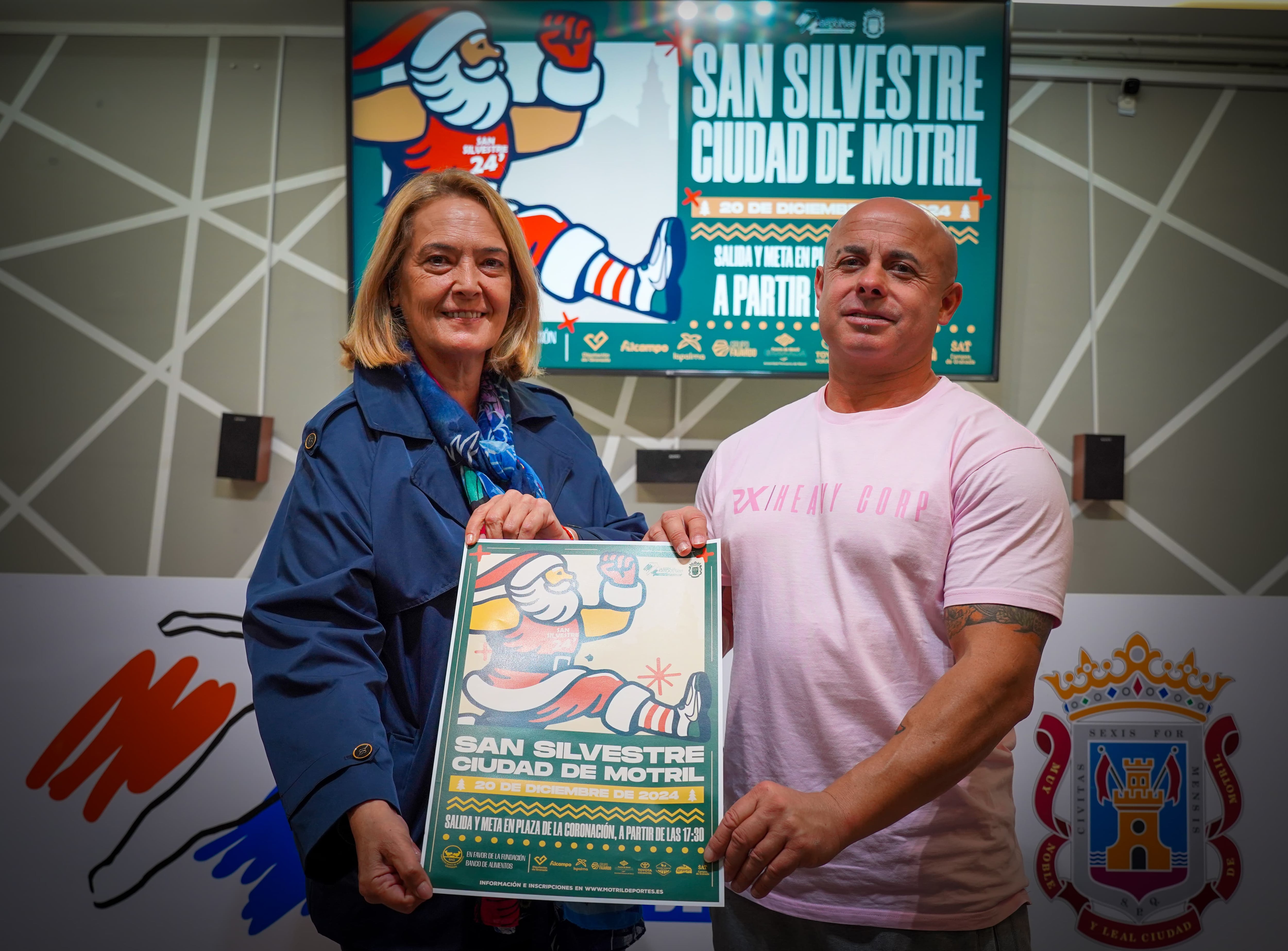 La alcaldesa de Motril, Luisa García, y el concejal de Deportes, Daniel Ortega presentan la San Silvestre 2024