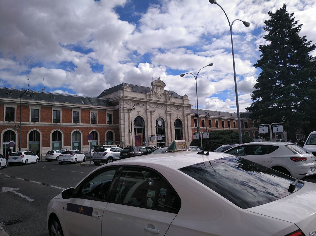 Parada de taxis en la estación del Campo Grande