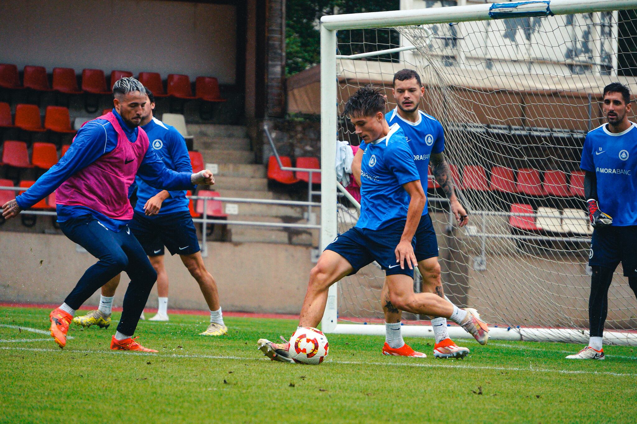 Entrenament de l'FC Andorra a l'Estadi Comunal Joan Samarra.