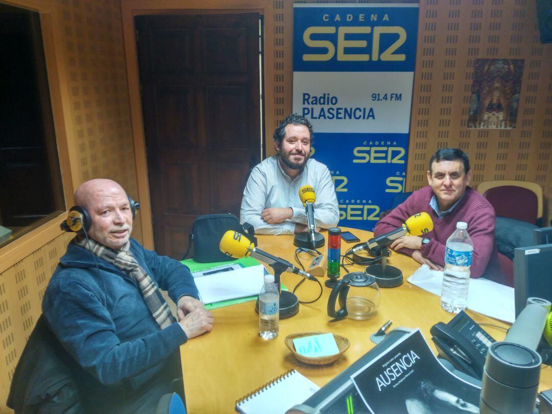 Miembros de Ajer en los estudios de la SER Norte de Extremadura